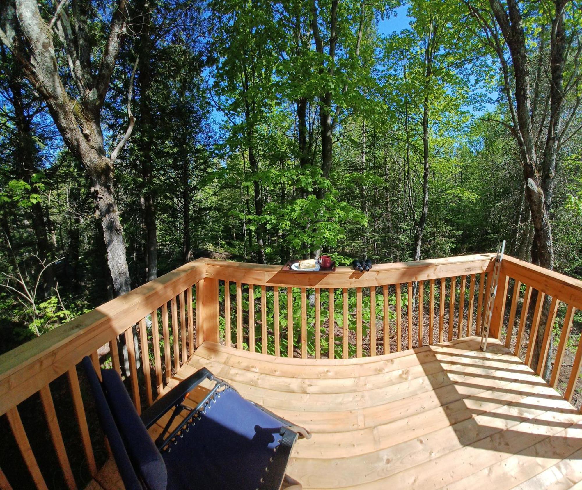 Le Petit Cottage Du Grand Boise Lac-Simon Exterior photo